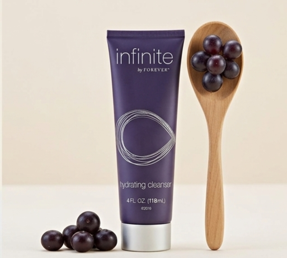 Texture of the milky, fragrance-free hydrating cleanser.