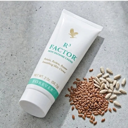 R3 Factor tube next to fresh Aloe Vera gel, emphasizing the soothing moisture base.
