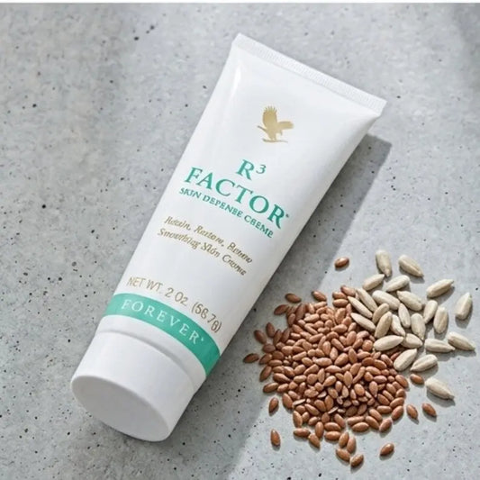 R3 Factor tube next to fresh Aloe Vera gel, emphasizing the soothing moisture base.