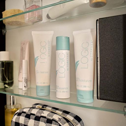 Before and after demonstration of the gentle, sulfate-free lather.