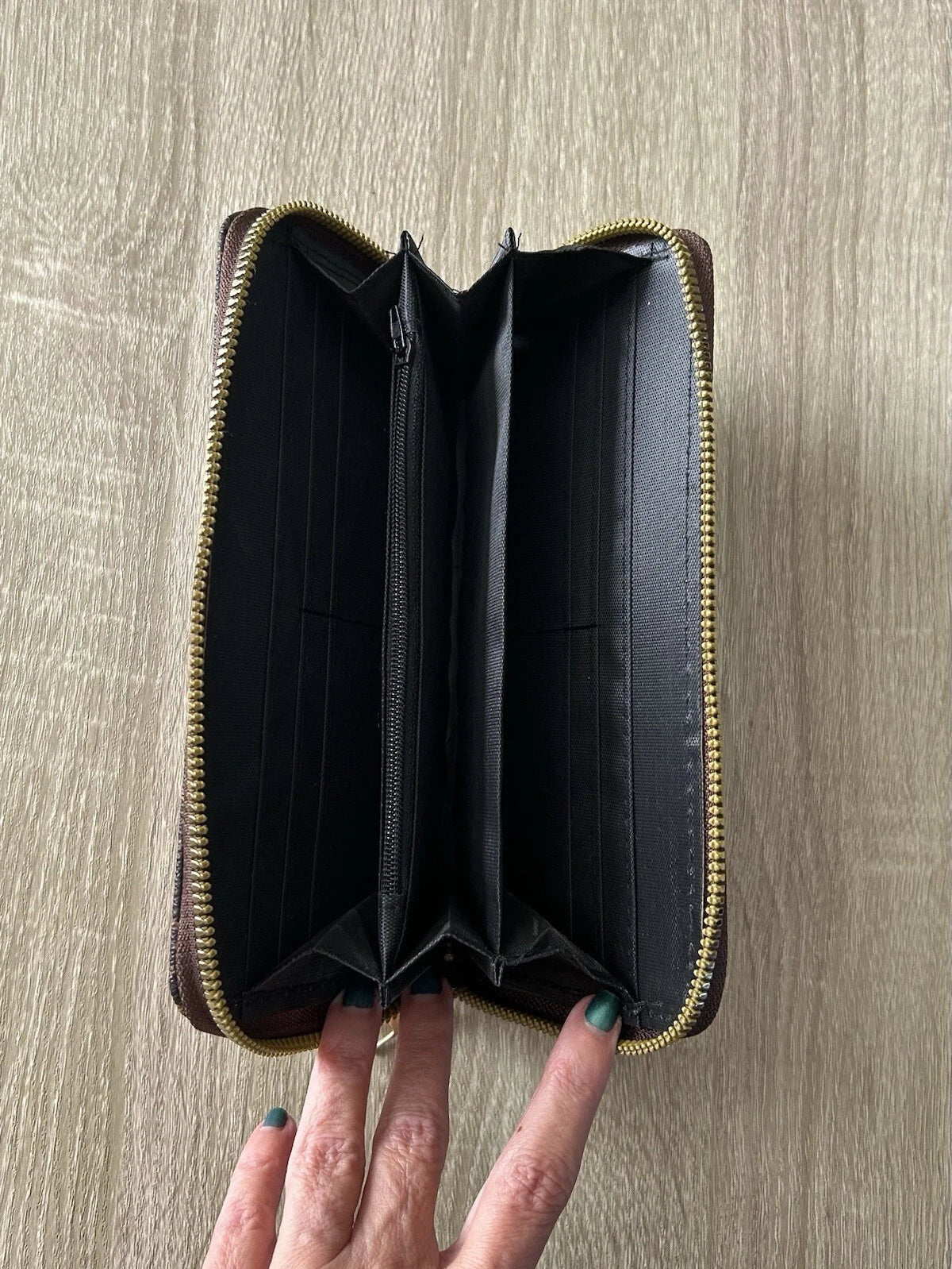 NWOT Super Nice & Spacious Zip-Around Wallet