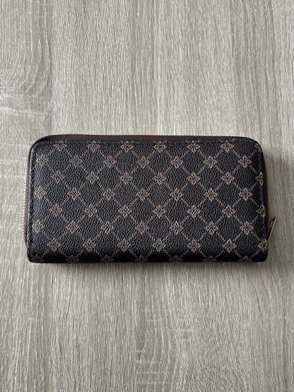 NWOT Super Nice & Spacious Zip-Around Wallet