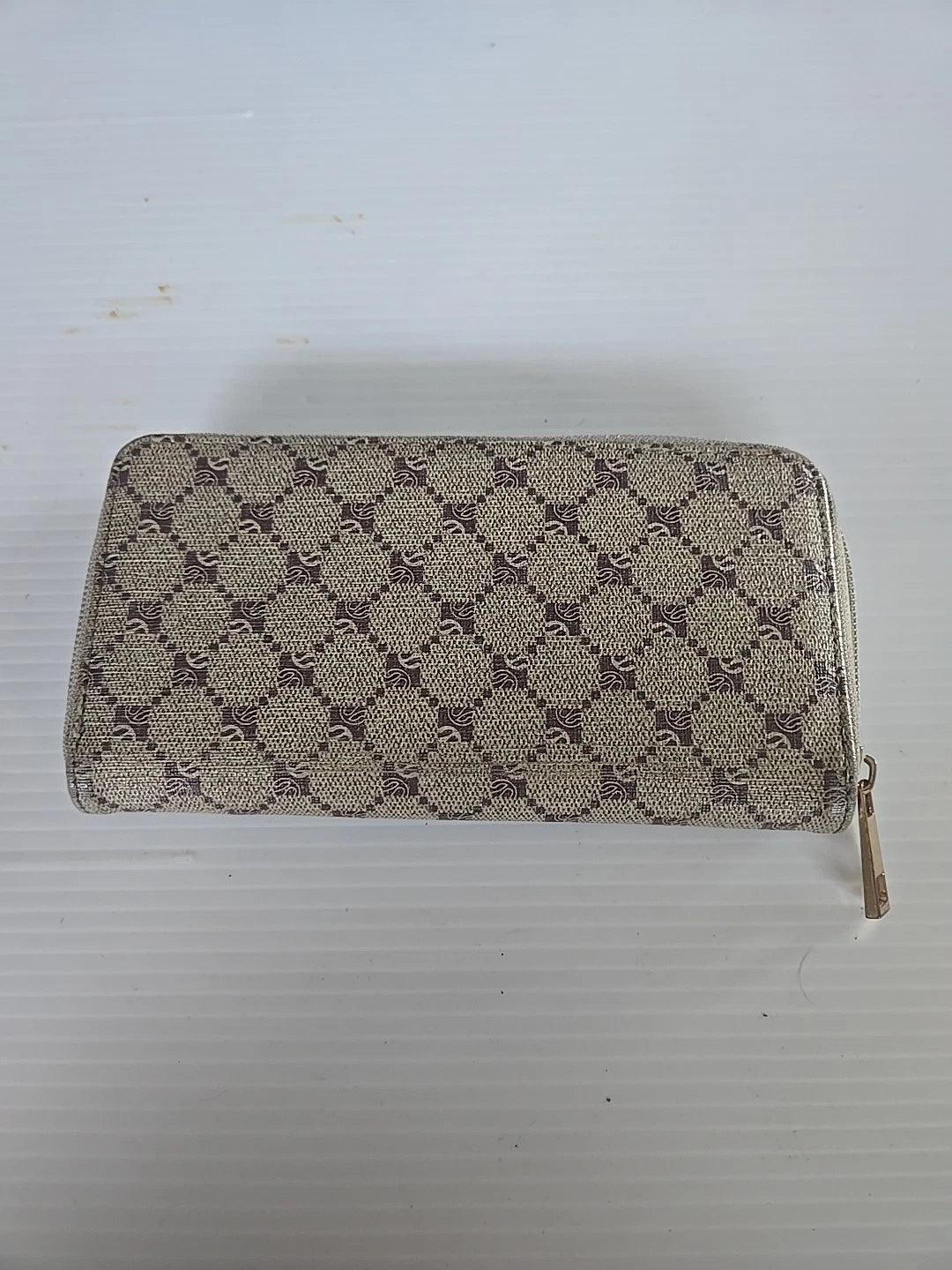 Park Ave Women's Beige Zipper Wallet