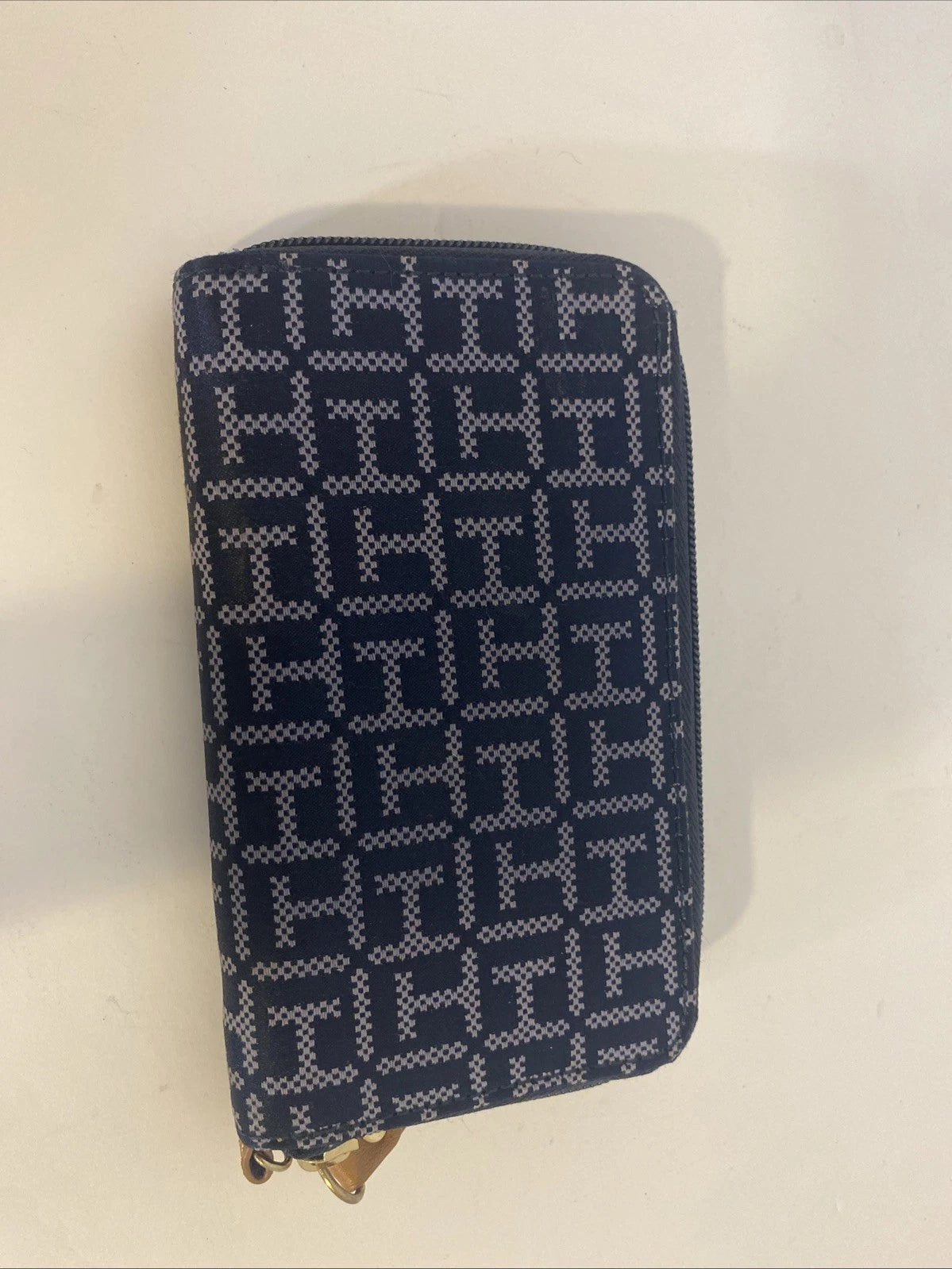 Tommy Hilfiger Signature Zip Wristlet Wallet – Navy & Light Gray
