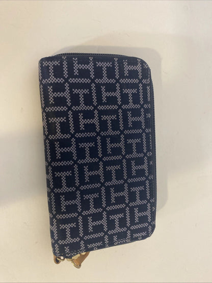 Tommy Hilfiger Signature Zip Wristlet Wallet – Navy & Light Gray